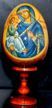 Holly Virgin Of Jerusalem - Easter egg: tempera, acrylic, linden wood, acrylic varnish